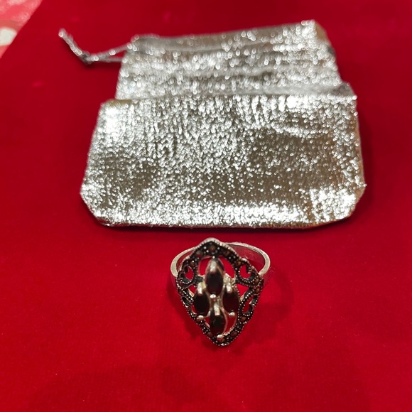 Silver ring - Picture 1 of 2